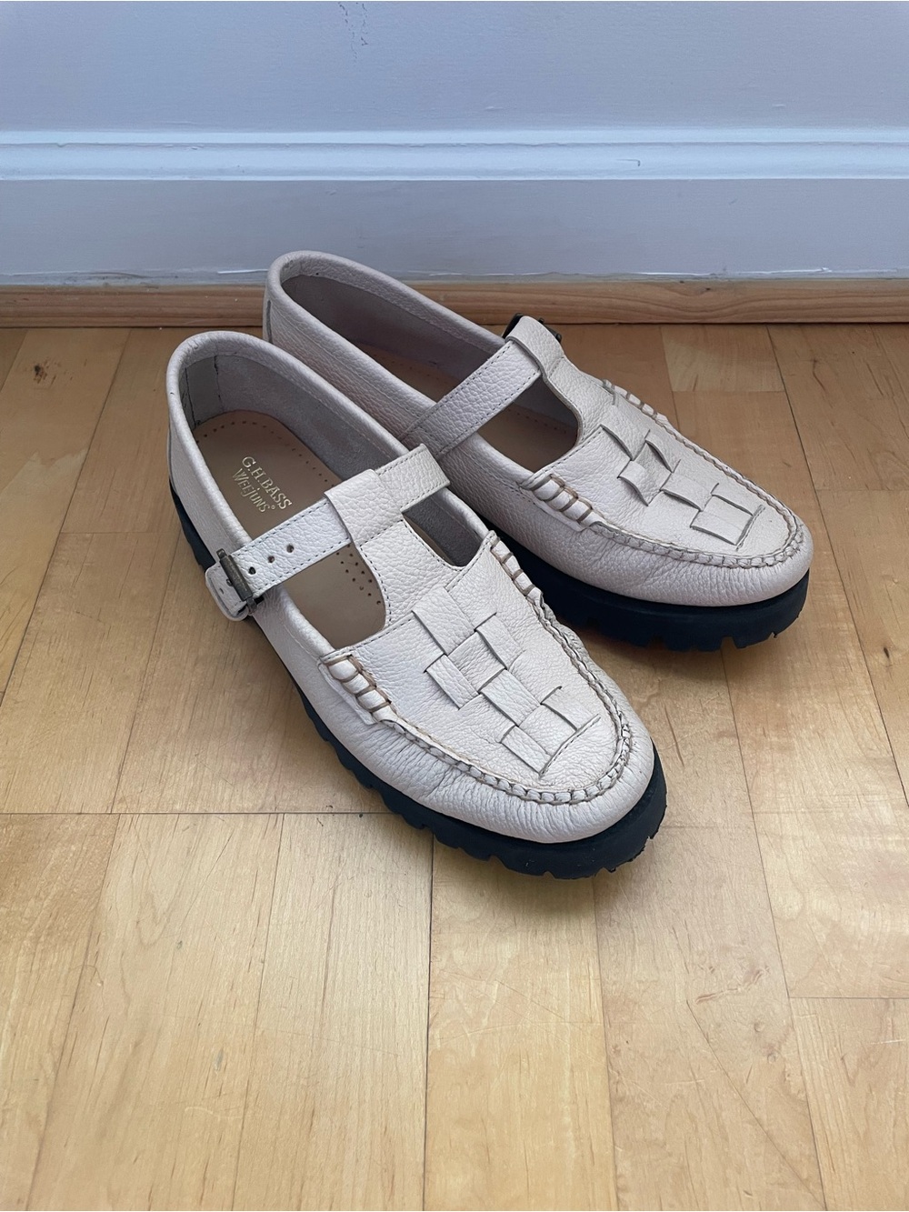 WOMENS MARY JANE FISHERMAN SUPER LUG WEEJUNS LOAFER - Off White Size 9 - Picture 2 of 4